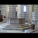 Das Taufbecken im Baptisterium